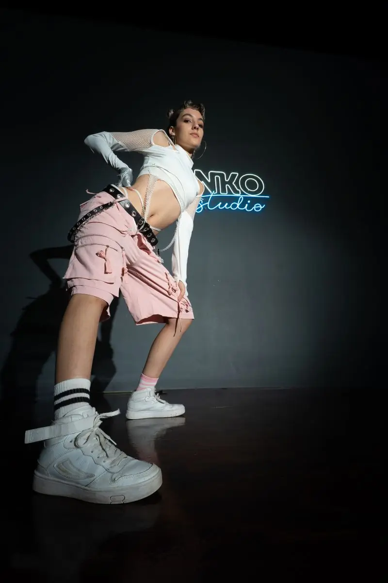 Danseuse de street jazz en studio